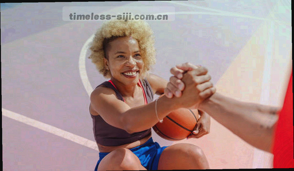 刻度环与等宽阿拉伯数字组成的抽象示意图，琥珀金标记出 15 与 30 两个交付刻度